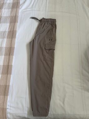 Under Armour youth boys Taupe Cargo Joggers with Drawcord Waist